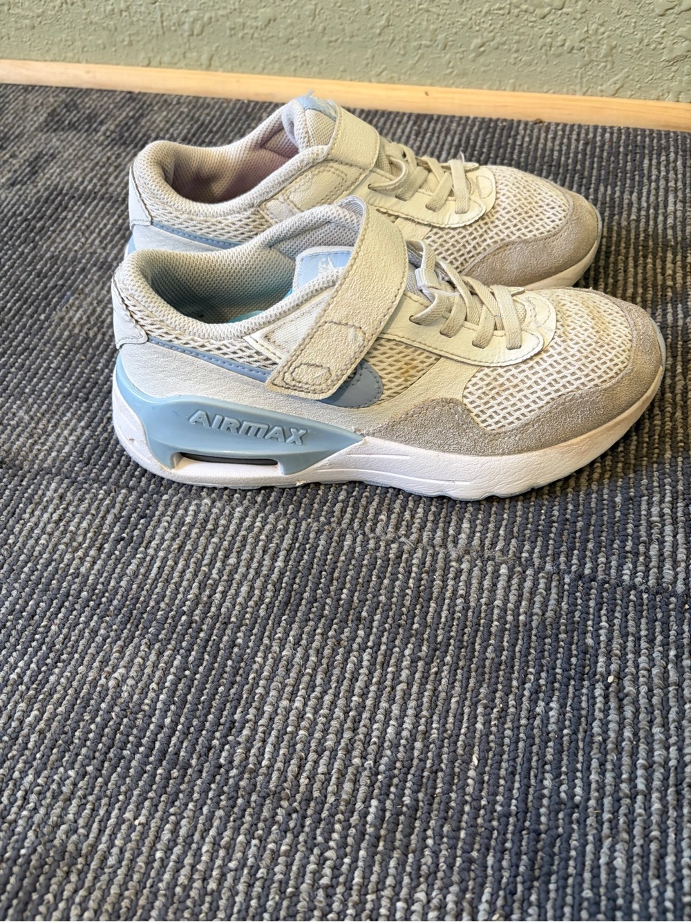 Nike Kids Air Max Sneakers in Light Blue and White Size 3Y
